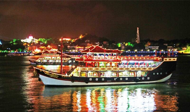 Lujiang River Night Cruise in Xiamen - Commentary and entertainment onboard
