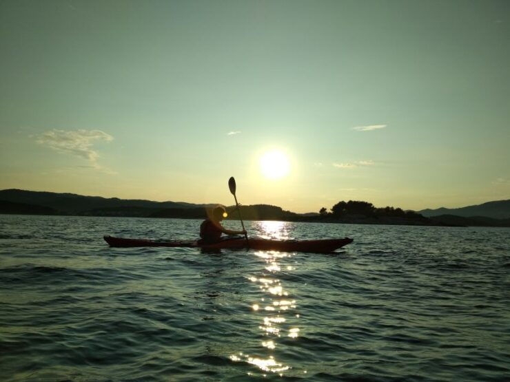 Lumbarda: Sunset Kayak Tour - Tour Details