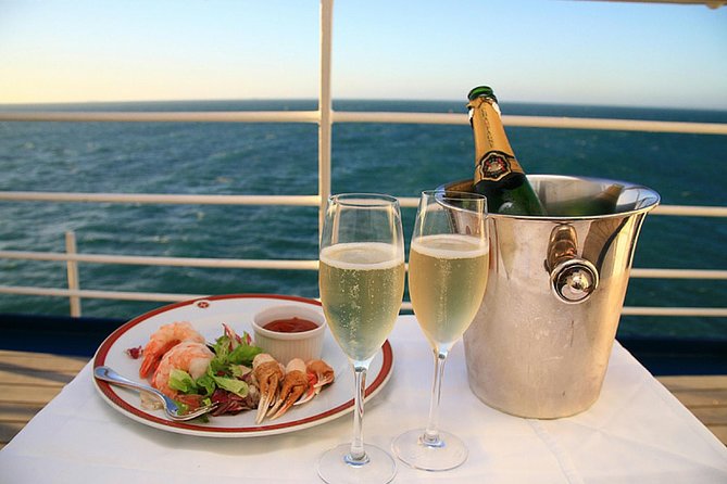 Lunch Cruise With Music on Sydney Harbour - Cruise Overview