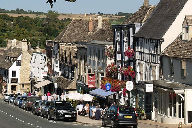 Lunch in the Cotswolds Tour From London - Helpful and Informative Tour Experience