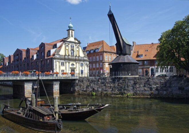 Lüneburg Private Guided Walking Tour - Directions