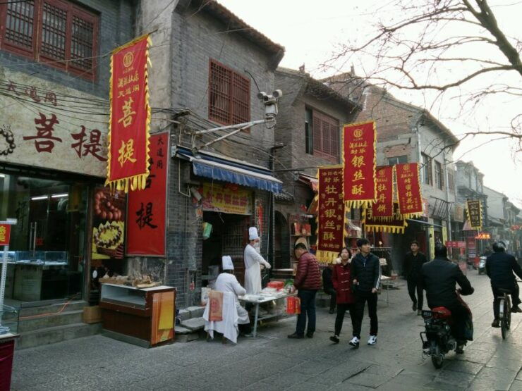 Luoyang Classic Day Tour Longmen Grottoes Old Twon Explore - Tour Details