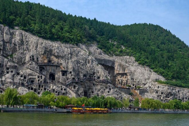 Luoyang: Longmen Grottoes and White Horse Temple Guided Tour - Not Suitable For