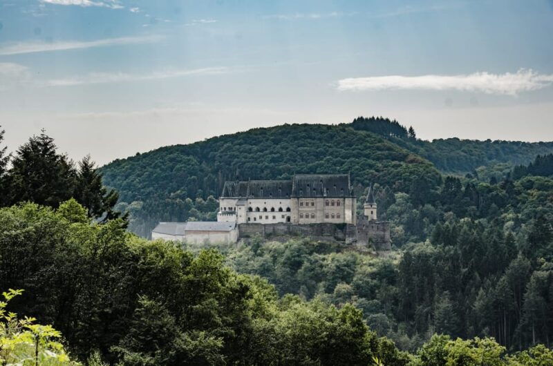 Luxembourg: Express Walk with a Local in 60 minutes - The Itinerary in Detail