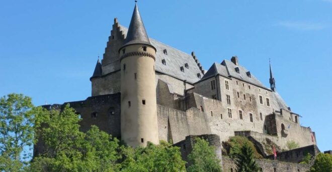 Luxembourg: First Discovery Walk and Reading Walking Tour - Meeting Point & Logistics