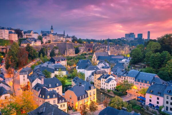 Luxembourg: First Discovery Walk and Reading Walking Tour - The Sum Up