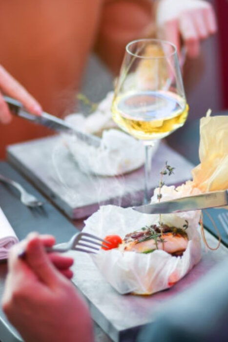 Luxembourg: Gourmet Food Dinner in a Vintage Bus - Who Should Consider This Experience?