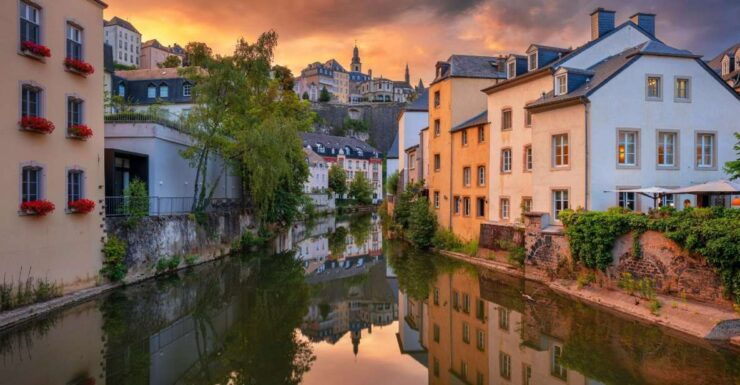 Luxembourg: Highlights Self-Guided Scavenger Hunt & Tour - Itinerary