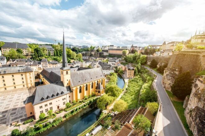 Luxembourg: Highlights Self-Guided Scavenger Hunt & Tour - Tour Experience
