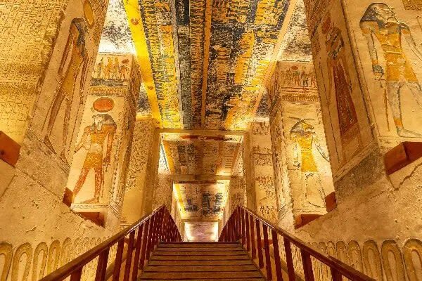 Luxor East & West Bank Full-Day Private Historical Tour - The guide and driver shape the day