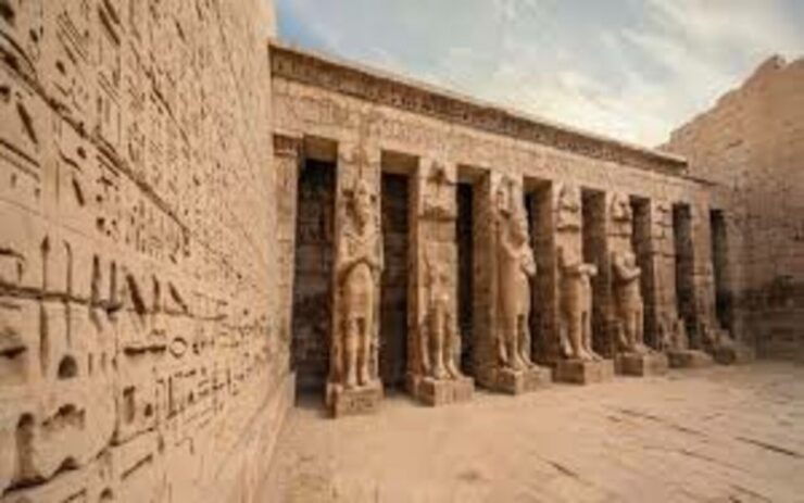 Luxor: Medinat Habu & Valley of the Queens Private Day Tour - Experience Highlights