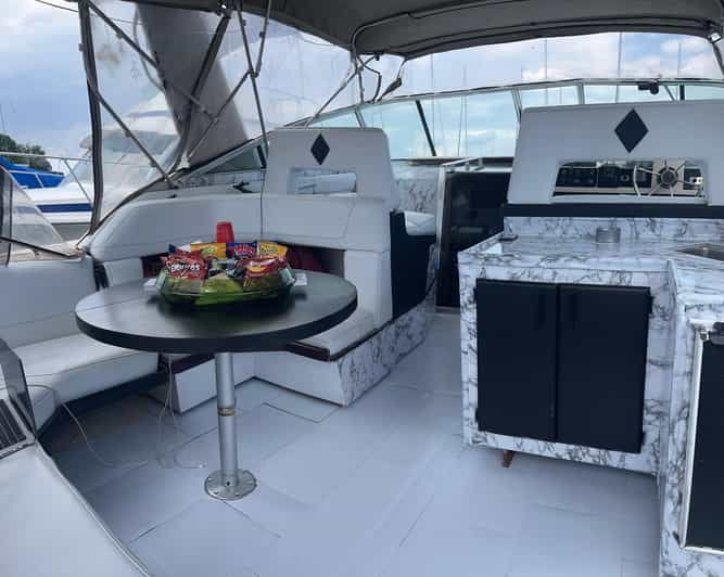 Luxurious 40ft Yacht Charter - Good To Know