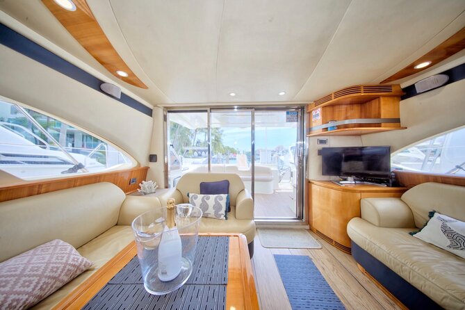 Luxurious 50ft Azimut Tour in Miami Beach - Vessel Specifications and Amenities