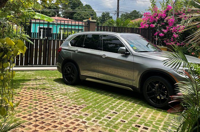 Luxurious Airport Pickup! - A First-Class Welcome: What to Expect from the Luxury Airport Pickup