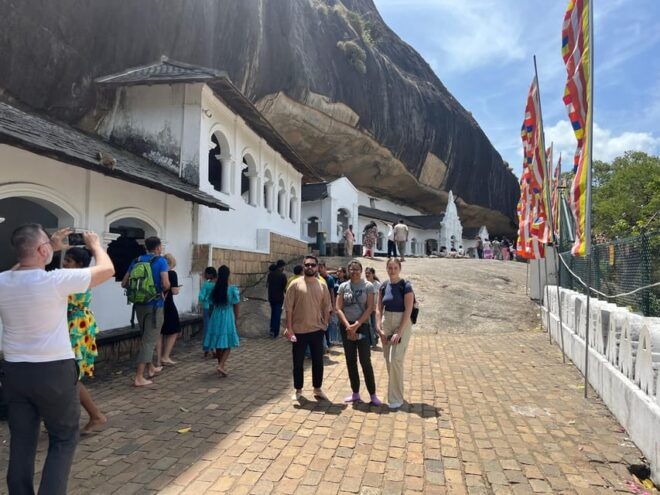 Luxurious All Inclusive Sigiriya & Dambulla Day Tour - What to Bring