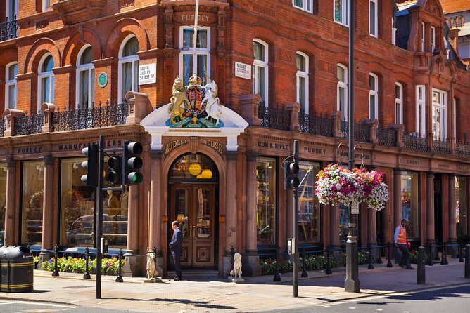 Luxurious Mayfair Outdoor Escape Game in London - Overview and Features