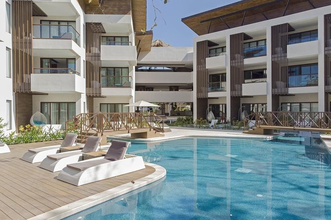 Luxurious Shuttle Service Connects Liberia Airport & Azura Beach - Overview and Inclusions