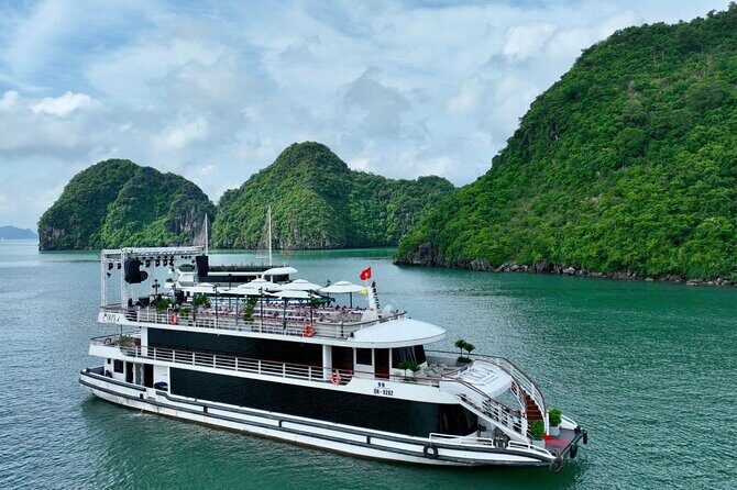 Luxury 7-Hour Halong Bay Cruise from Hanoi with Limousine & Lunch - The Cruise Experience: Scenic and Relaxing