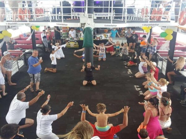 Luxury Alanya Yacht Tour: Discover With Starcraft Boat - Entertainment Options