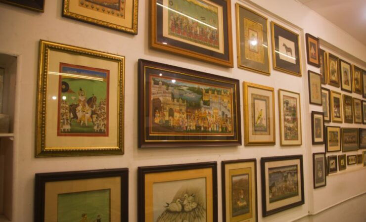 Luxury Art Galleries Tour: Decode Opulent Masterpieces - Multilingual Experience Offered