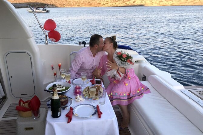 Luxury AZIMUT 44 Ft Yacht Cruise - Overview & Inclusions