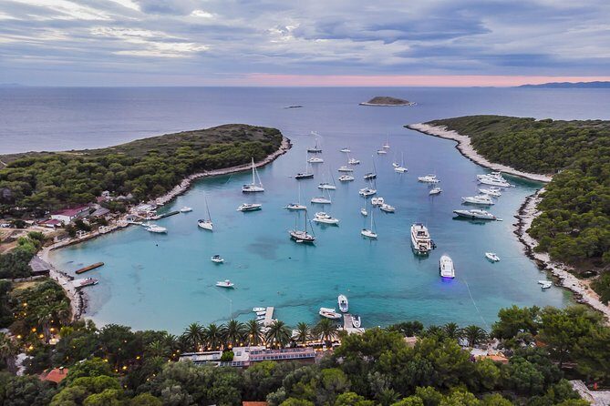 Luxury Blue and Green Cave private tour - Who Is This Tour Best For?