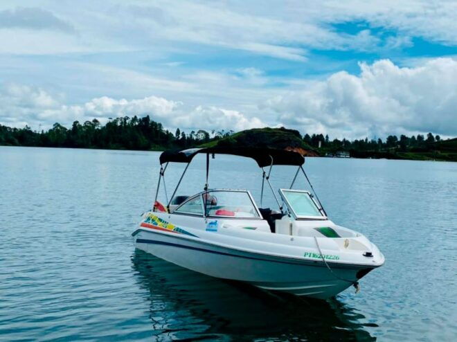 Luxury Boat Ride - Guatapé - The Sum Up