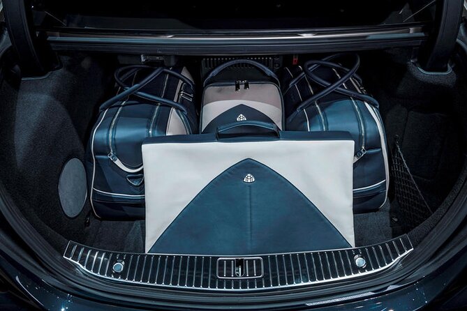 Luxury Car Departure From Central London to London Luton Airport - Service Details