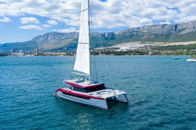 Luxury Catamaran Madeira ́s Sailing Coastline - Indulge in Fine Wines on Deck
