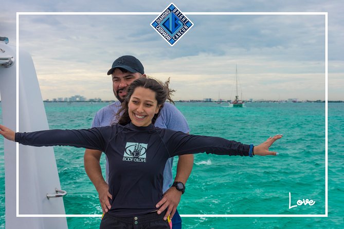 Luxury Catamaran Tour to Isla Mujeres With Transportation From Cancun - The Sum Up