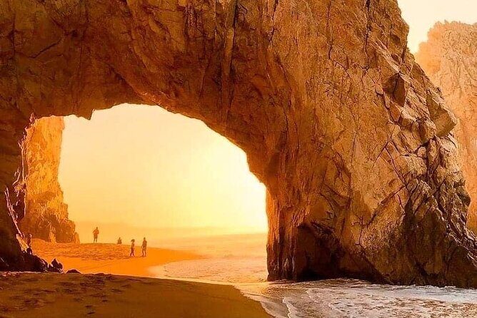 Luxury Cruise with Dinner and Music in Los Cabos - FAQ