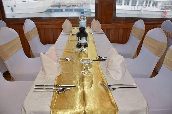 Luxury Dhow Cruise Creek Dinner - Pickup Available Anywhere in Central Dubai