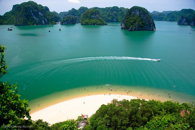 Luxury Halong Bay Day Trip With 6 Hours Cruise by Limousine Bus ,New Highway ! - Luxury Features of the Limousine Bus