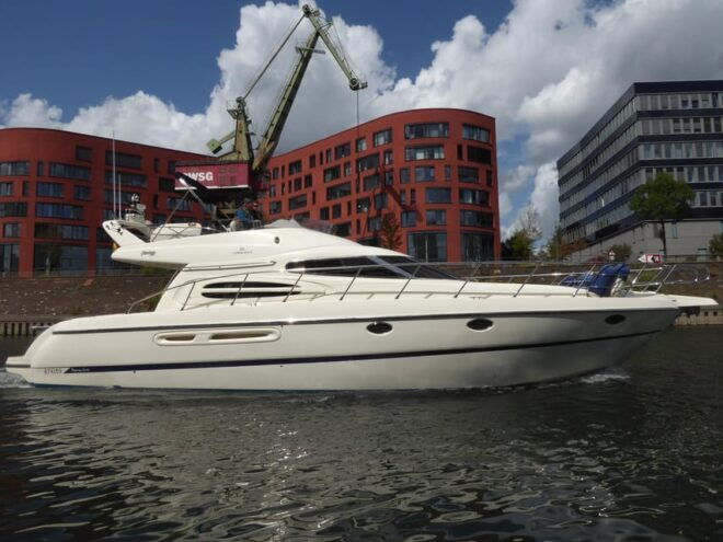 Luxury Harbor Tour With the 18 Meter Yacht Lexa - Included Amenities
