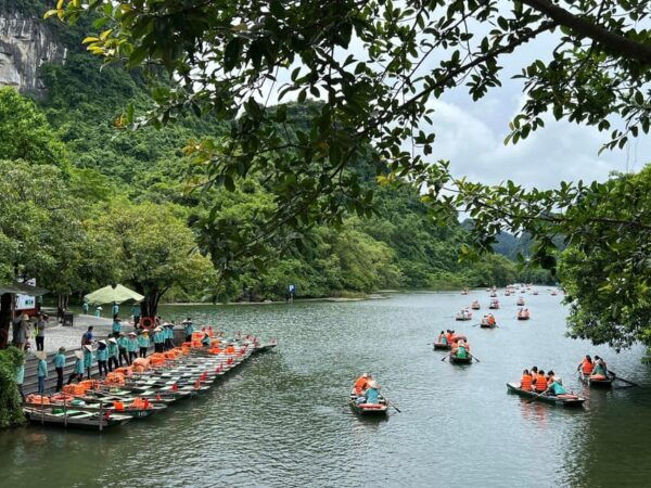Luxury Hoa Lu- Tam Coc- Mua Cave 1 Day Tour- By Limousine - Tips for Travelers