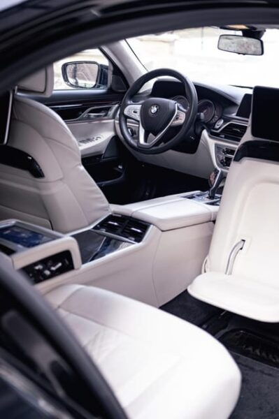 Luxury Limousines – Pickup From the Airport - Driver Professionalism