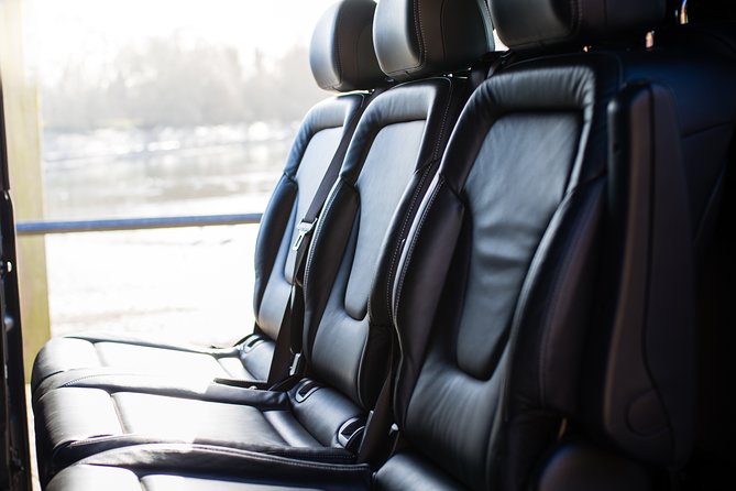 Luxury London Gatwick Airport Transfer V-Class - Onboard Amenities and Perks