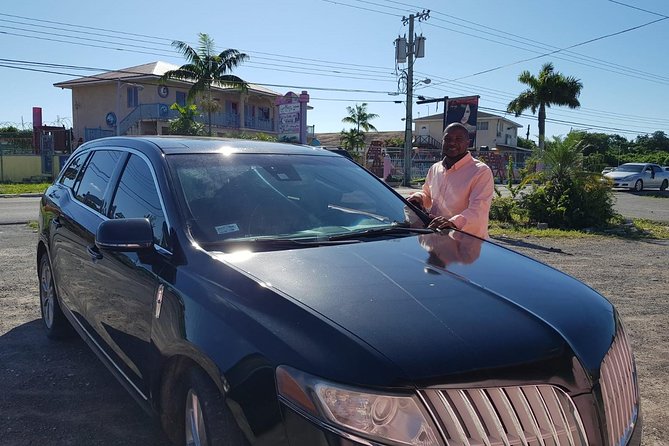 Luxury MKT Town Car Private Roundtrip Transfer - Exclusive Fast Track Service for International Flights