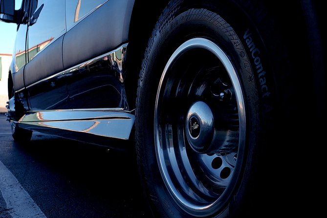 Luxury Party Bus Limo in Miami - Convenient Meeting and Pickup Options