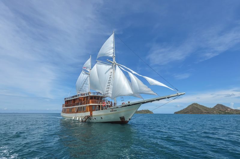 Luxury Phinisi: 3D2N Elrora Phinisi Liveaboard from Labuan Bajo - What makes this Elrora trip worth considering
