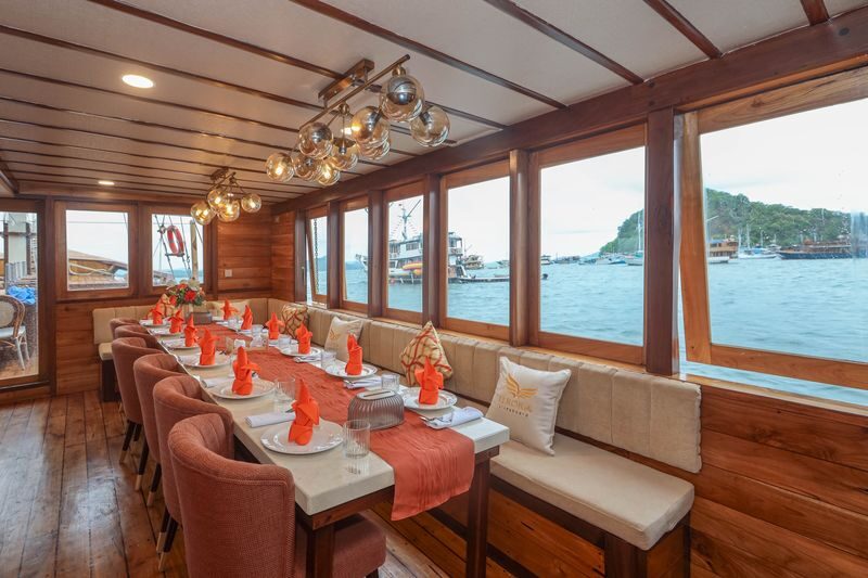 Luxury Phinisi: 3D2N Elrora Phinisi Liveaboard from Labuan Bajo - Price, cabin choices and the point to verify