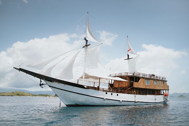 Luxury Phinisi: 3D2N Sailing Liveaboard from Labuan Bajo - Three days, two nights among Komodo’s islands
