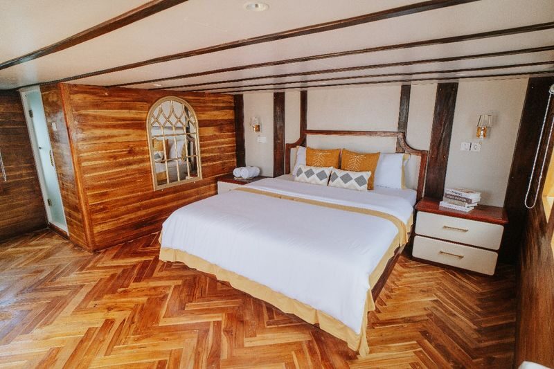Luxury Phinisi: 3D2N Sailing Liveaboard from Labuan Bajo - Day one: Kelor’s hill, Manjarite’s water, Kalong’s sunset
