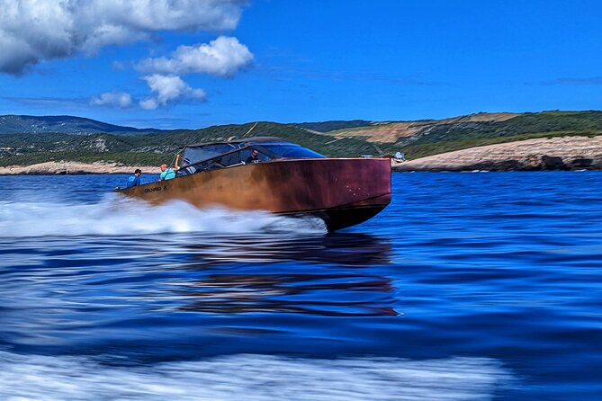 Luxury Powerboat Rent - Overview of Luxury Powerboat Rental