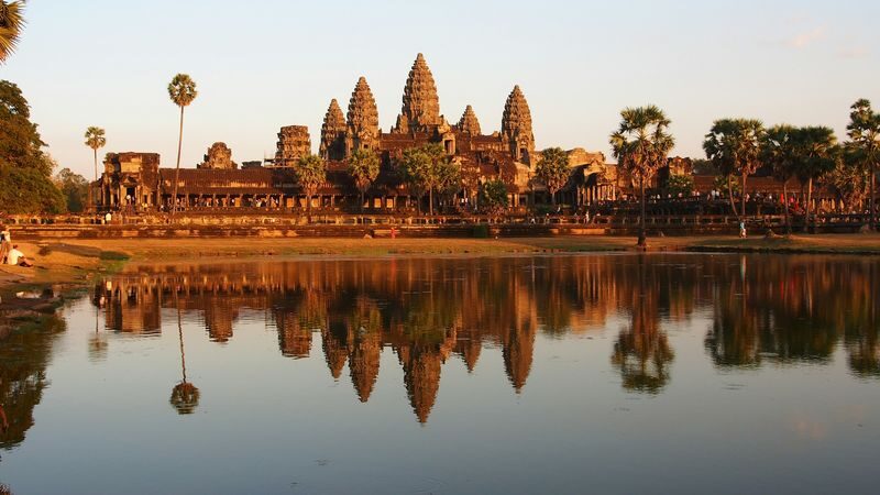 Luxury Private Angkor Wat Tour with German, English or Other Guide - One day or two?