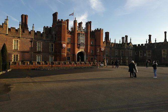 Luxury Private Day Hire London-London Stopover at Windsor & Hampton Court Palace - Overview and Inclusions