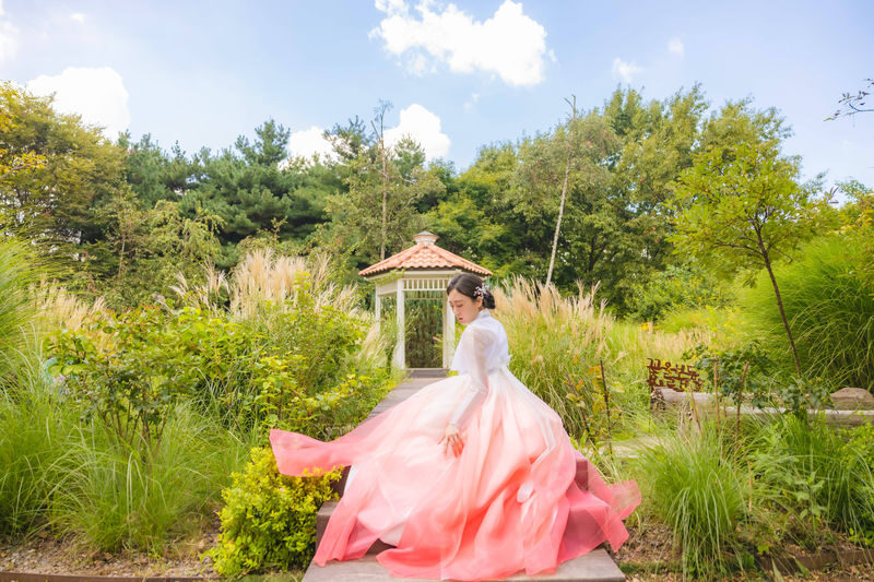 Luxury Private Hanbok Rental with Gyeongbokgung and Studio Snap - The fitting at GIGIBEBE Studio