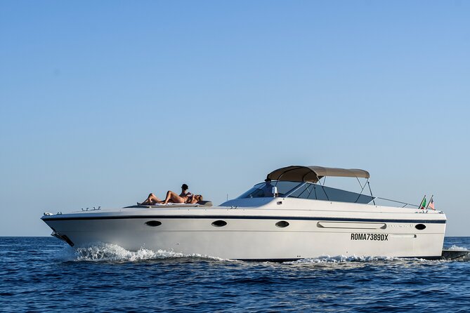 Luxury Private Tour Capri and Positano on Itama Yacht - Yacht Amenities