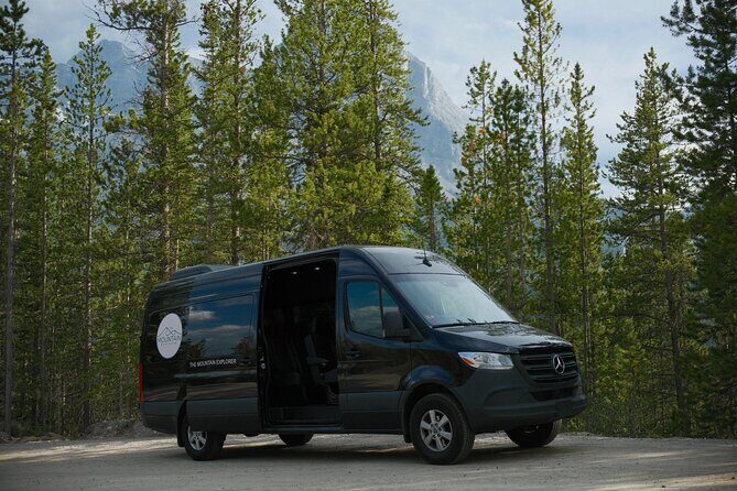 Luxury Private Tour of Lake Louise, Moraine, Peyto and Banff - Moraine Lake: One of Canada’s Most Famous Views