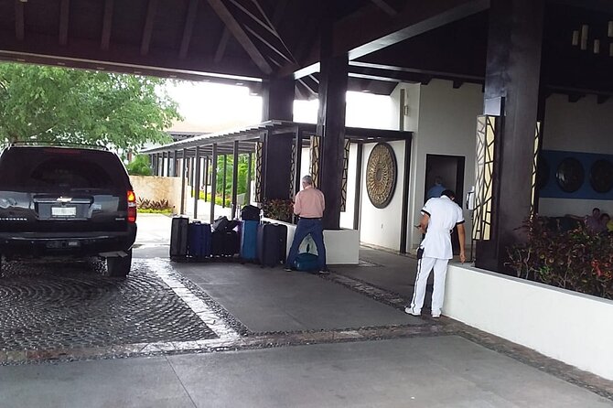 Luxury Private Transportation Airport-Puerto Aventuras & Akumal - Pickup Details